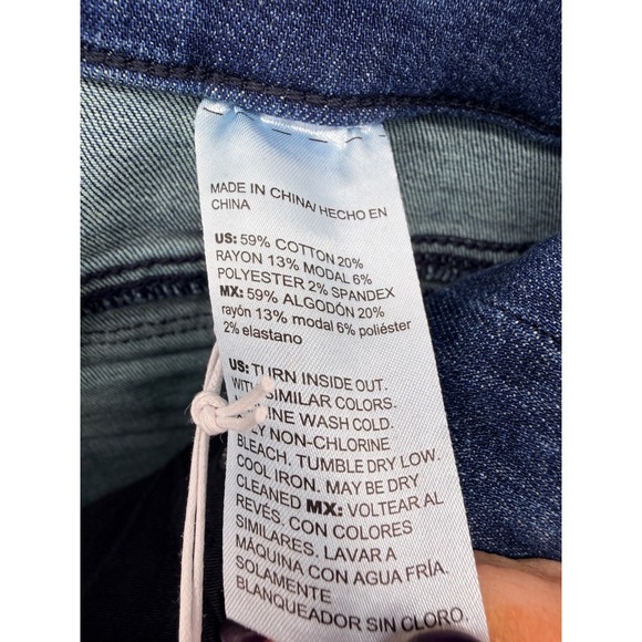 Chicos Wide Leg Ankle Jeans Redwood Indigo Sailor Button Denim US 8R Stretch NWT - Picture 7 of 7